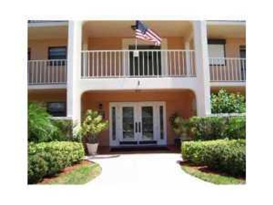 BEAUTIFUL PENTHOUSE CONDO - FULLY FURNISHED/TURNKEY - LANDLORD PAYS FOR WATER, BASIC CABLE AND HOA DUES.  OPEN KITCHEN WITH BREAKFAST BAR.  VERY LARGE LIVING ROOM/DINING ROOM AREA.  MASTER BEDROOM WITH WALK-IN CLOSETS, ETC.  MASTER BATH HAS A SEPARATE SHOWER.  IN UNIT WASHER/DRYER.  NICE WATER VIEW FROM FRONT DOOR.  ENCLOSED SCREENED PATIO/BALCONY OVERLOOKING TROPICAL GARDENS.  ELEVATOR BUILDING - GREAT LOCATION, CLOSE TO THE BEACH, SHOPPING, RESTAURANTS/BARS, MALTZ THEATRE AND MORE.  COME AND VIEW THIS BEAUTIFUL CONDO TODAY.  AVAILABLE FOR SEASON AS WELL - $2500/MONTH.  COMMISSION FOR SEASONAL IS 5% OF LEASE.  CALL LISTING AGENT FOR DETAILS.