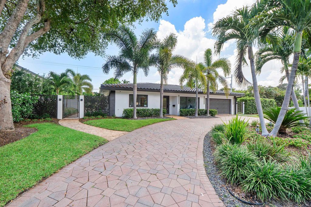 Photo of 2800 NE 21st Court, Fort Lauderdale, FL 33305 (MLS # B26032870)