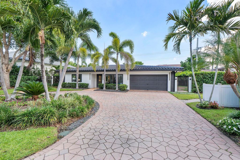 Photo of 2800 NE 21st Court, Fort Lauderdale, FL 33305 (MLS # B26032870)