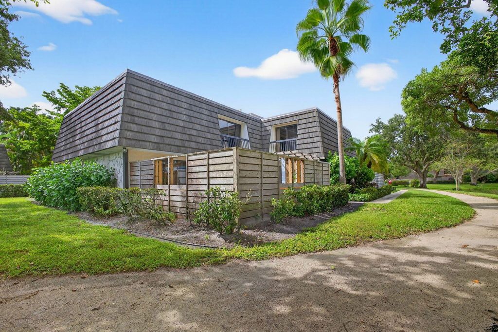 Photo of 411 4th Terrace, Palm Beach Gardens, FL 33418 (MLS # R11130851)