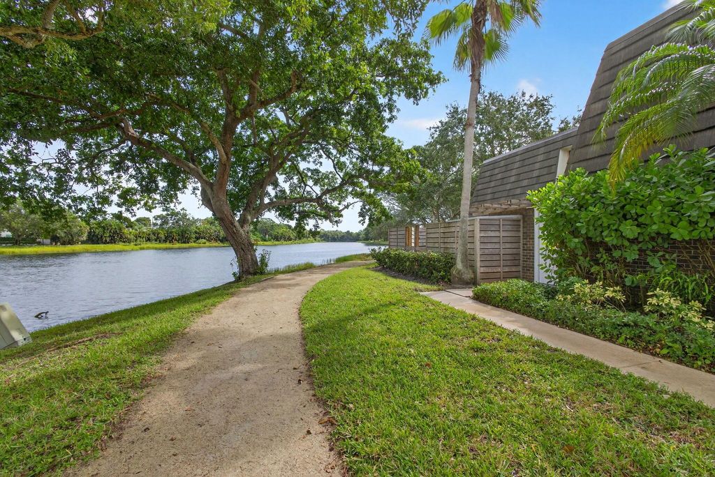 Photo of 411 4th Terrace, Palm Beach Gardens, FL 33418 (MLS # R11130851)