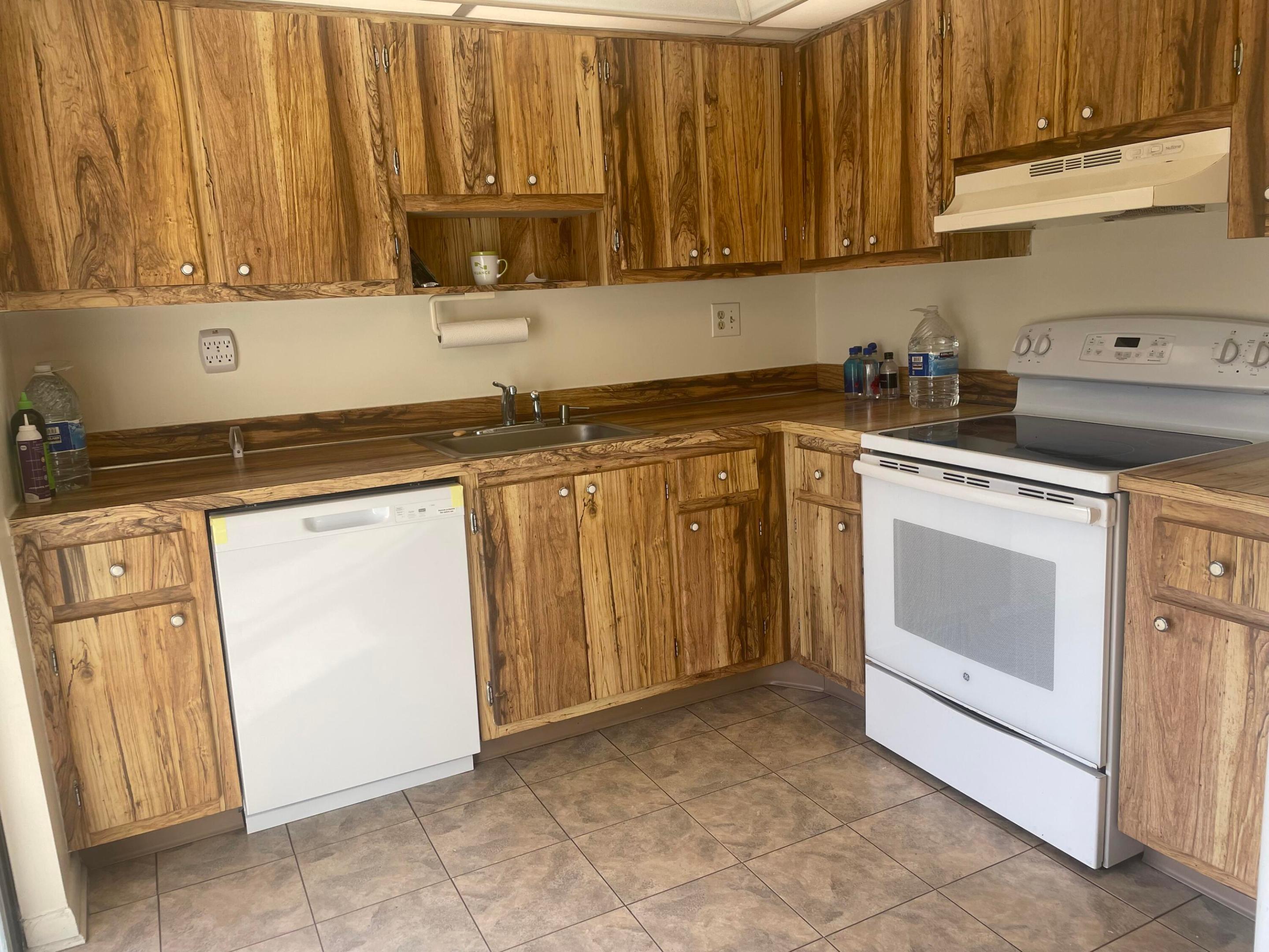 KINGS POINT CAPRI CONDOS - Residential Lease