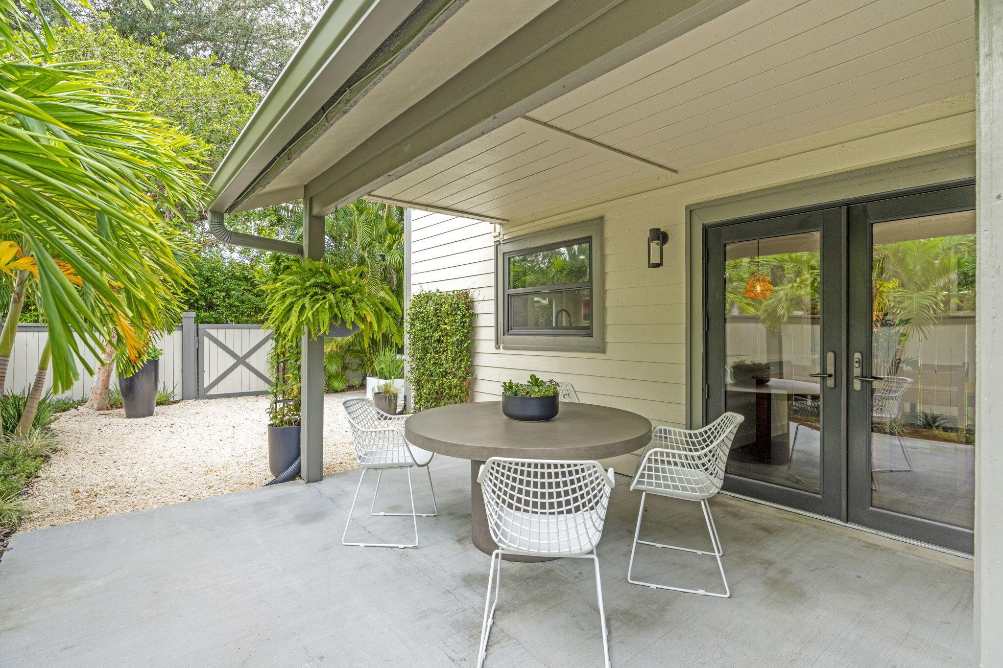 BEDFORD MEWS AT WELLINGTO - Residential Lease