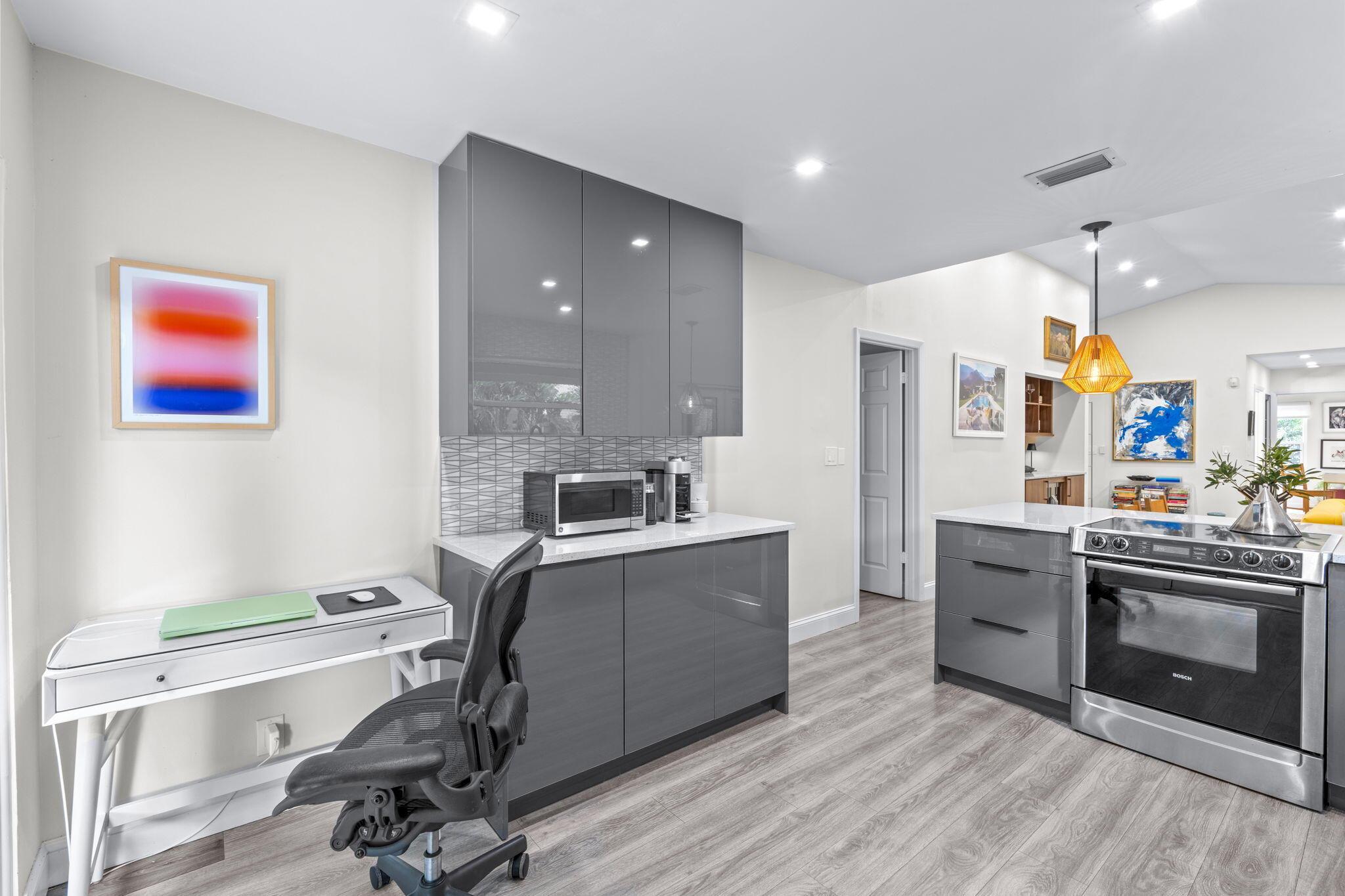 BEDFORD MEWS AT WELLINGTO - Residential Lease