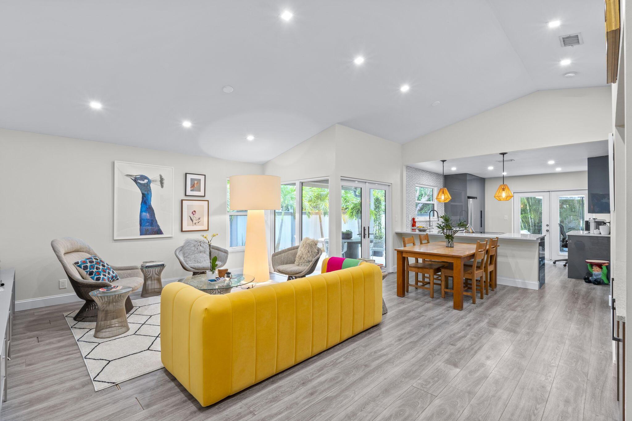 BEDFORD MEWS AT WELLINGTO - Residential Lease