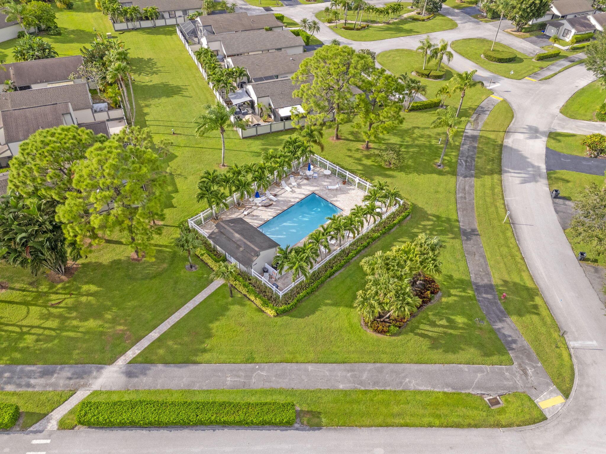 BEDFORD MEWS AT WELLINGTO - Residential Lease