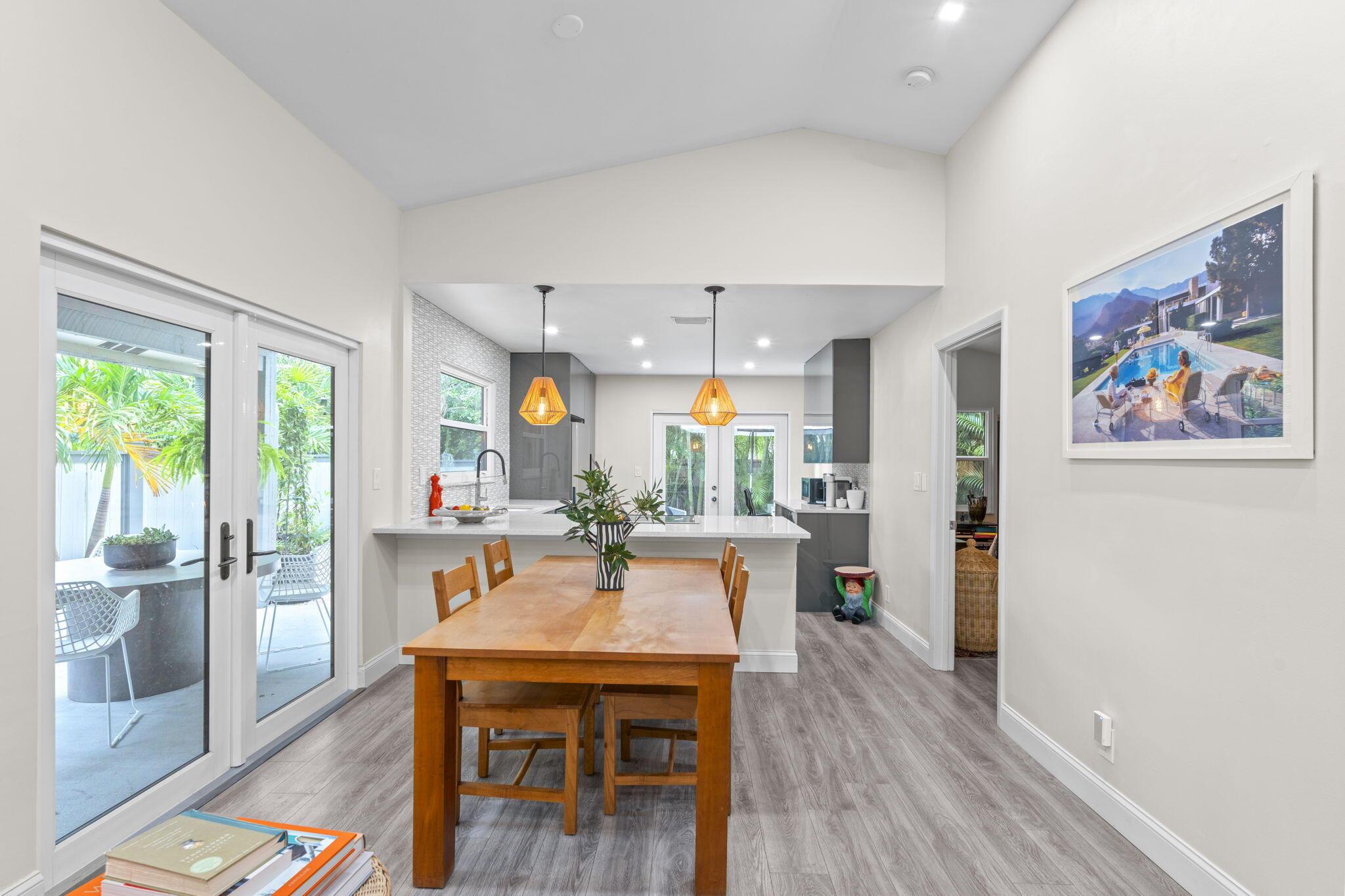 BEDFORD MEWS AT WELLINGTO - Residential Lease