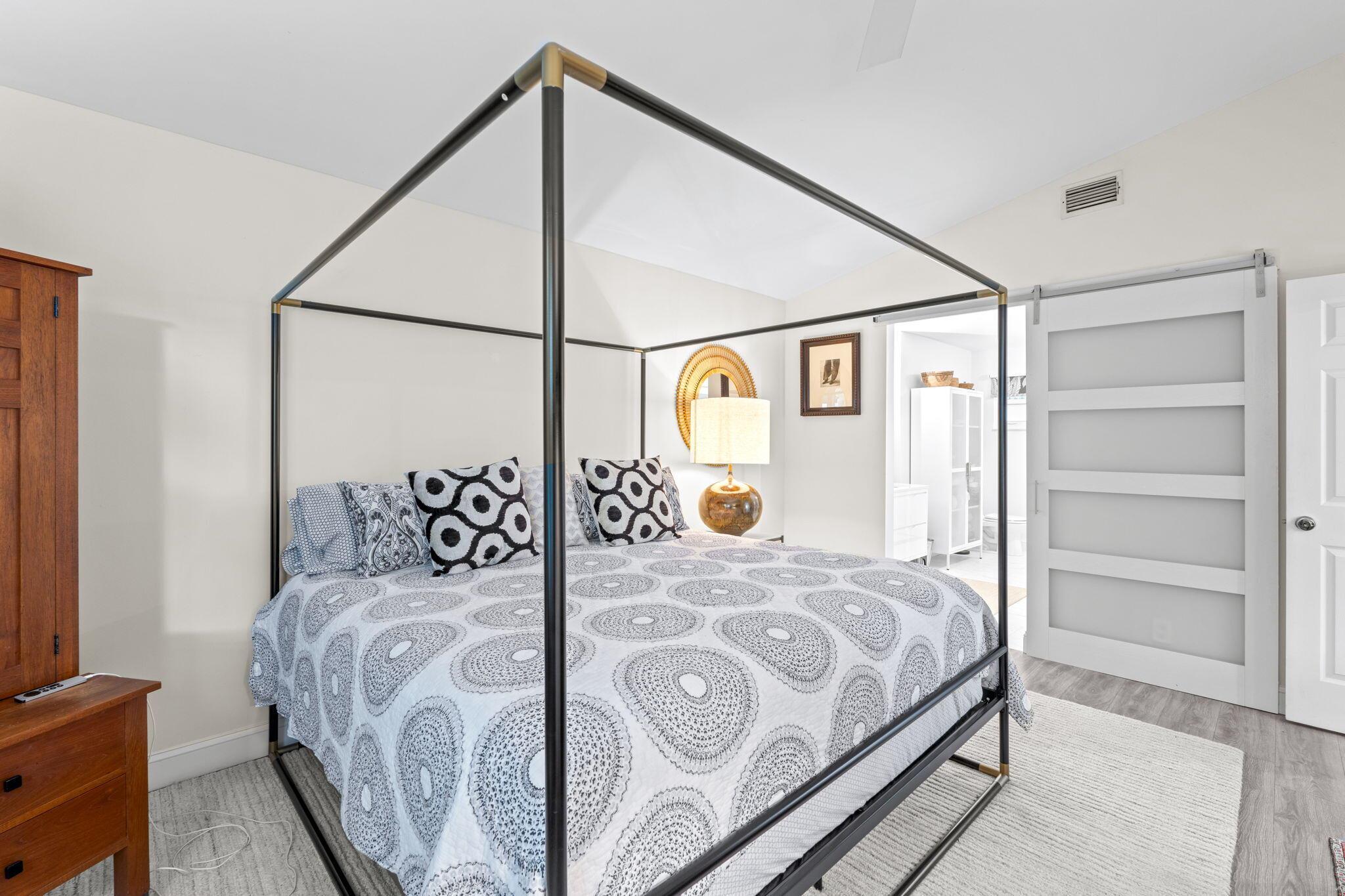 BEDFORD MEWS AT WELLINGTO - Residential Lease