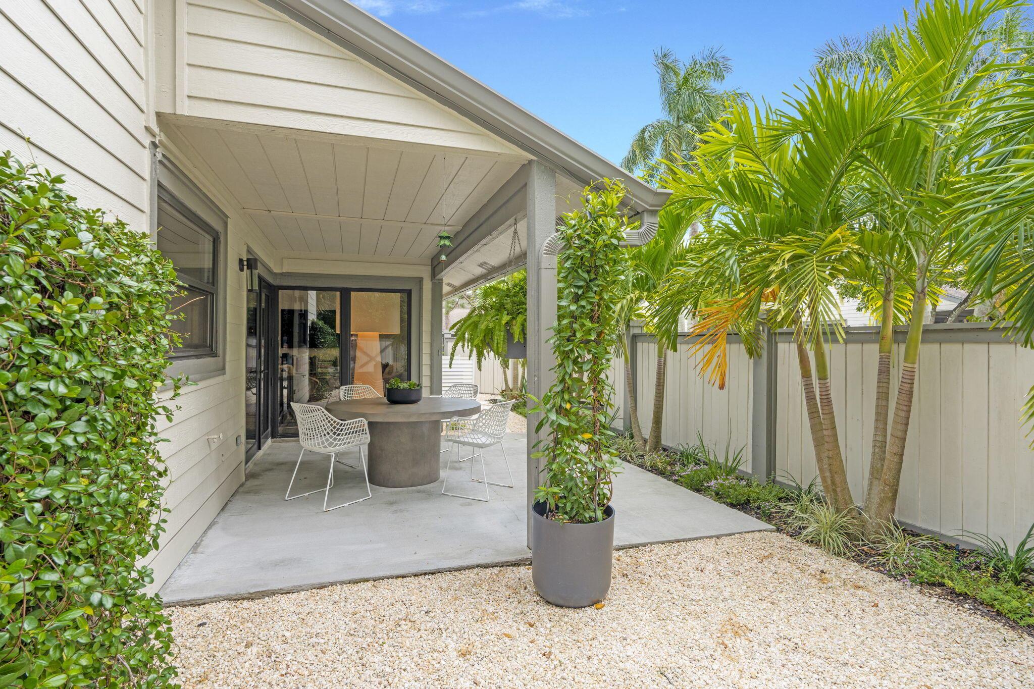 BEDFORD MEWS AT WELLINGTO - Residential Lease