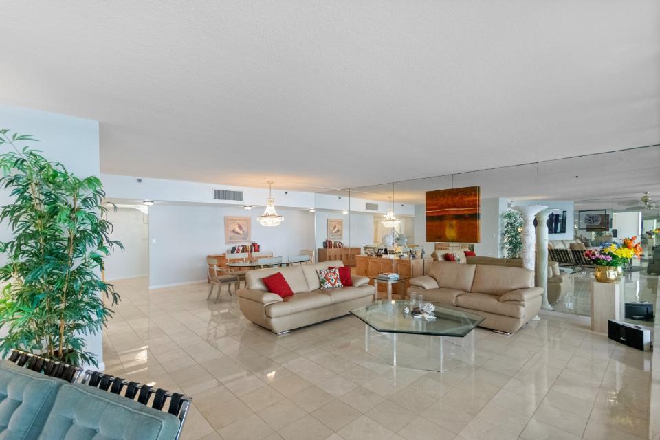 OLD PORT COVE LAKE POINT - Residential Lease