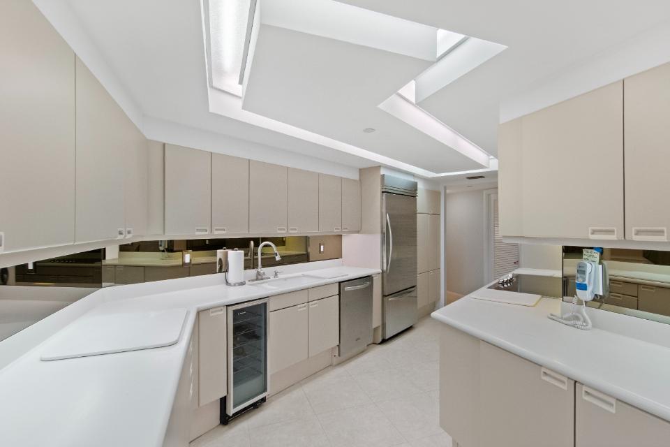 OLD PORT COVE LAKE POINT - Residential Lease