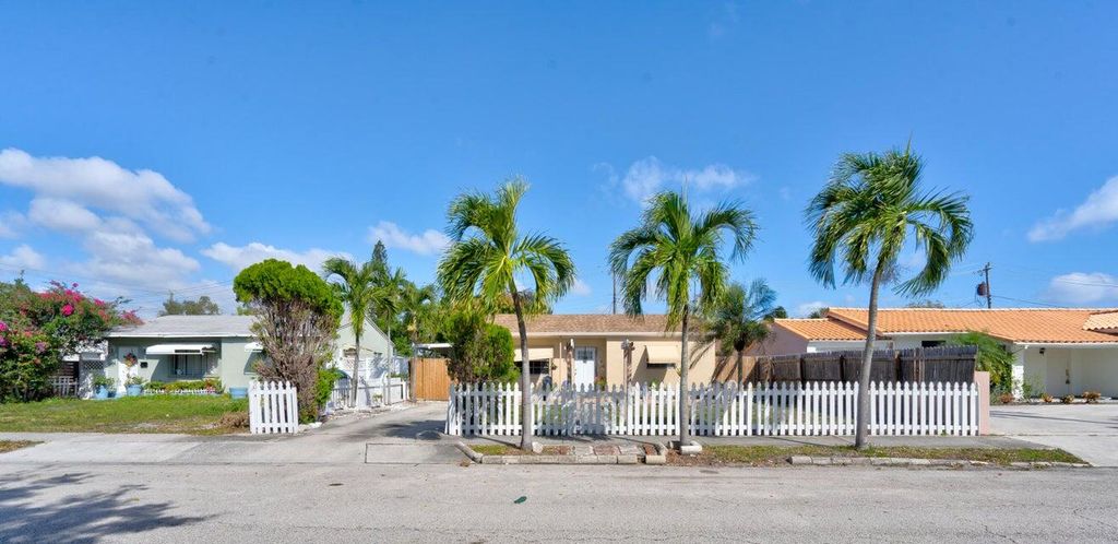 Photo of 435 Maddock Street, West Palm Beach, FL 33405 (MLS # R10960669)