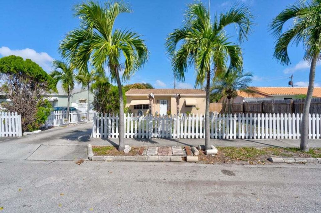 Photo of 435 Maddock Street, West Palm Beach, FL 33405 (MLS # R10960669)
