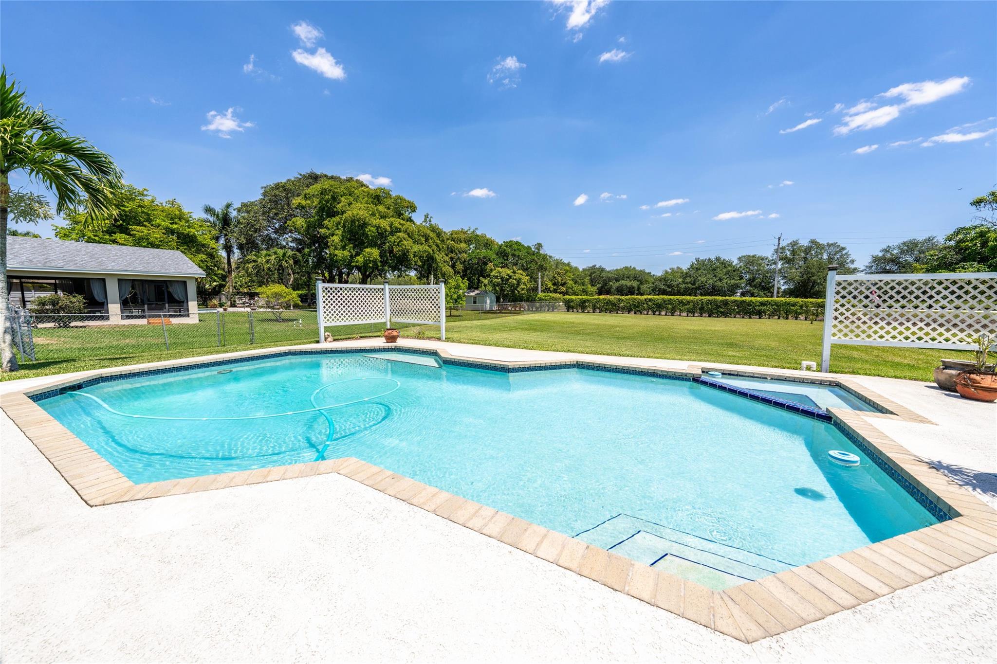 D & M ACRES/FLA FRUITLANDS - Residential