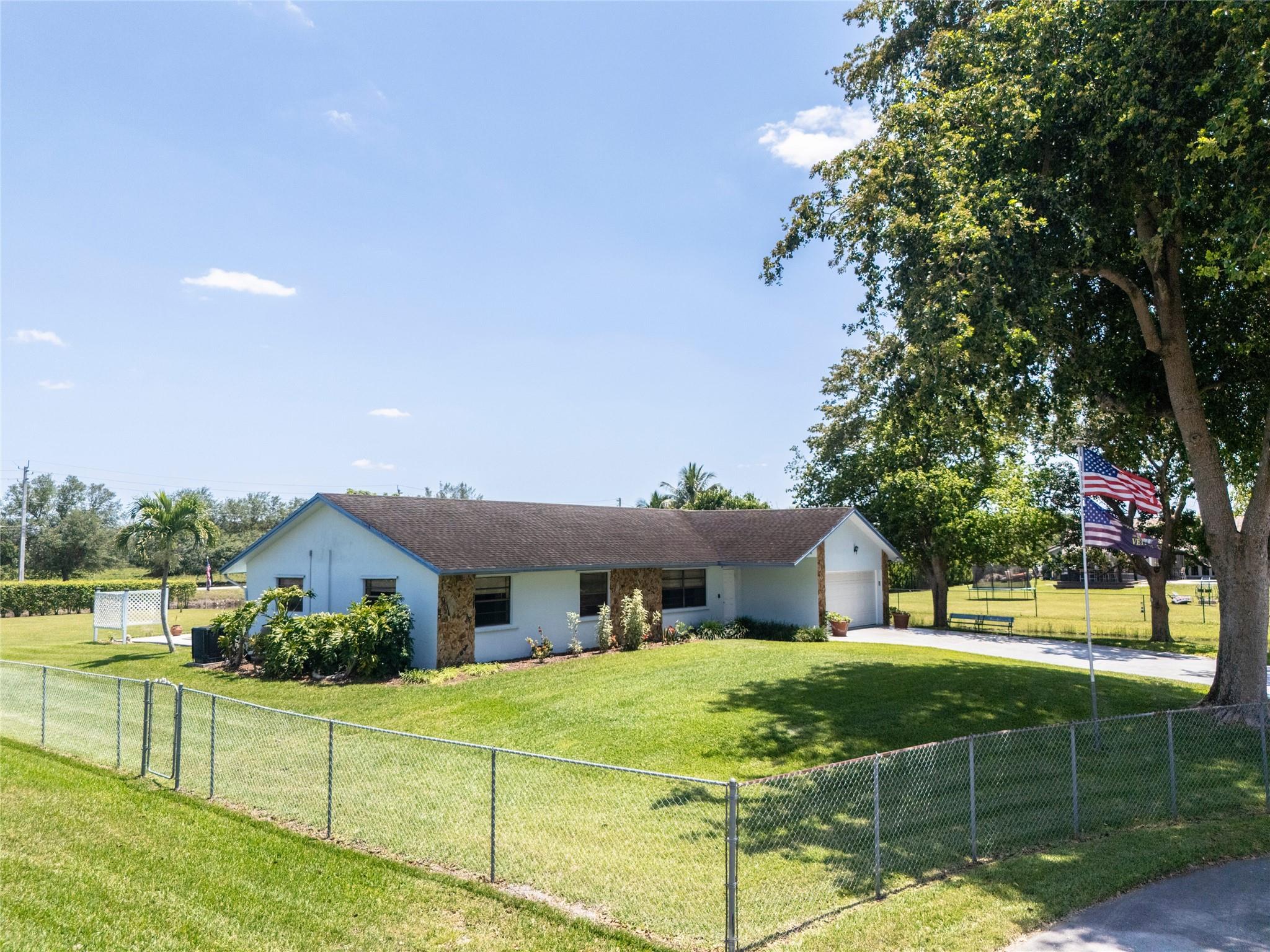 D & M ACRES/FLA FRUITLANDS - Residential
