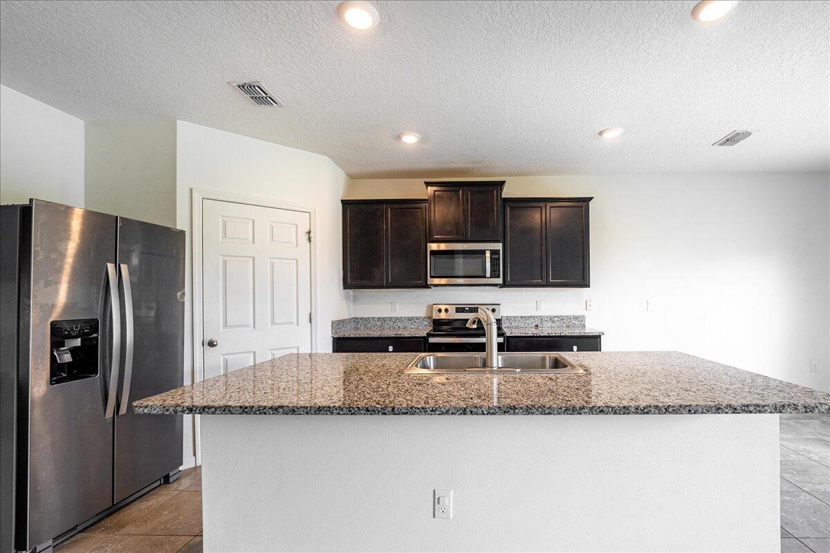 TRADITION PLAT NO 20 - TH - Residential Lease