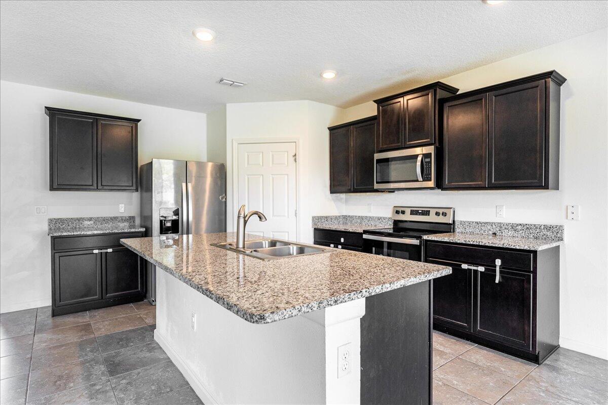 TRADITION PLAT NO 20 - TH - Residential Lease