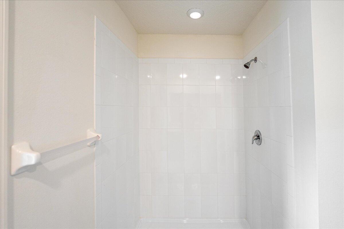 TRADITION PLAT NO 20 - TH - Residential Lease