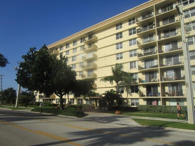 Spacious 2 bedroom, 2 bath condo in a well kept building with lots of amenities located across the street from the
beach (Atlantic Ocean). Unit was well maintained and has laminate wood floors. The kitchen cabinets are in need
of updating. The unit has a large balcony facing the pool & tennis courts and some city views. No renting allowed
the 1st 2 years of ownership, no age restriction! Great location! Walk to the Ocean, Restaurants, Shops and Pier.
BUYER SOLELY RESPONSIBLE TO VERIFY HOA info, reserves, assessments, ETC...