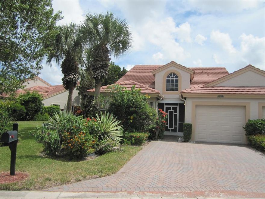 Immaculate 2 BR villa on lakefront available for seasonal rental of 6 months. This well maintaied turnkey villa features a family room, eat in kitchen, living room/ dining room, Vaulted Ceiings, enclosed patio. The very spacious master suite offers 2 large closets and a very comfortable master bath with separate shower and tub.
the second bedroom has a beautiful lake view. Other features are washer and dryer and 1 car garage. Emerald Pointe is an active community with a full time social director, exercise room, pool sauna,shuffleboard, billards and on site manager.
The community is gated and just minutes from shopping. restaurants and movies. You can enjoy your winter here.