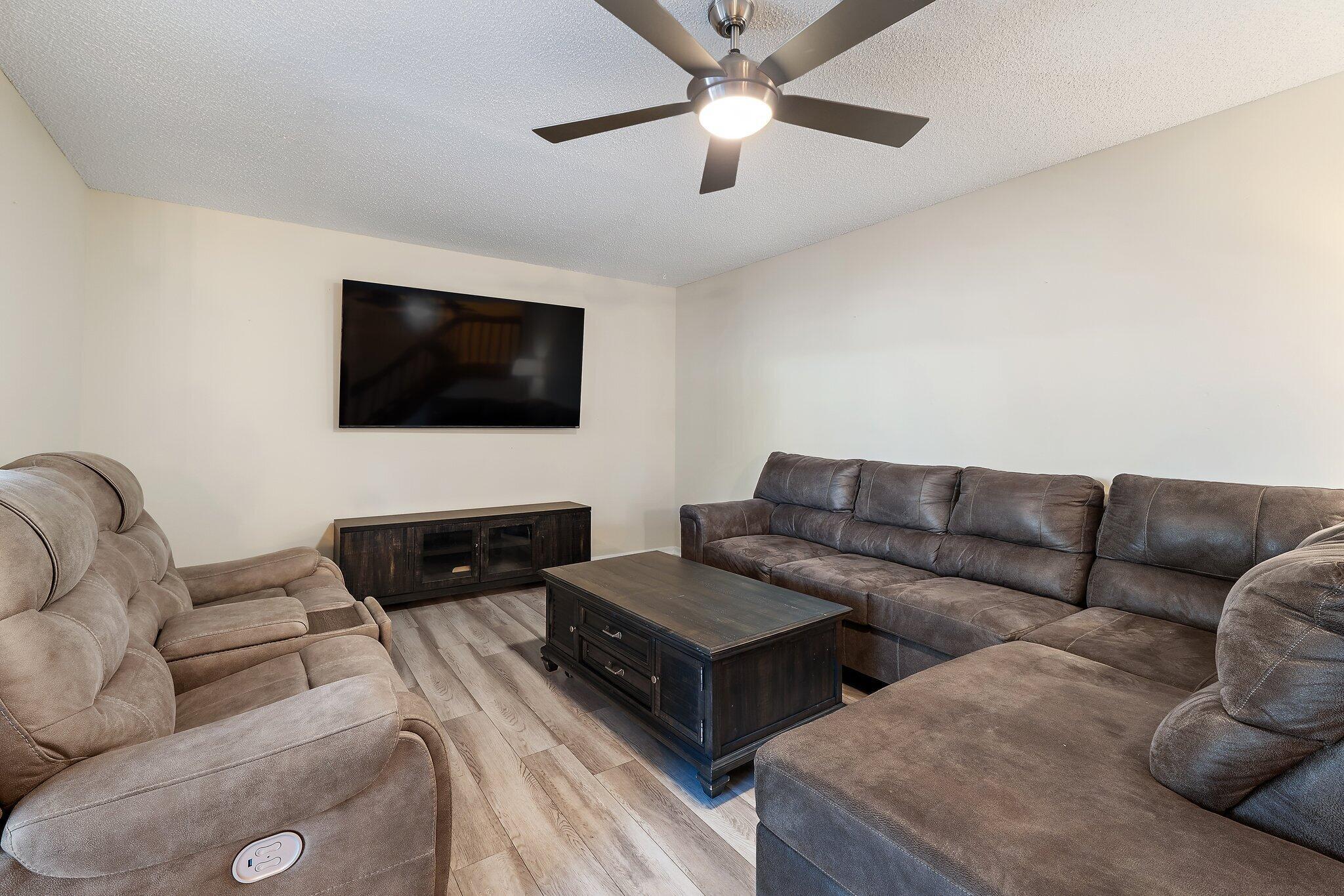 402 SE Castle Court B, Port St Lucie, FL, 34953/$252,000 2 402 SE Castle Court B