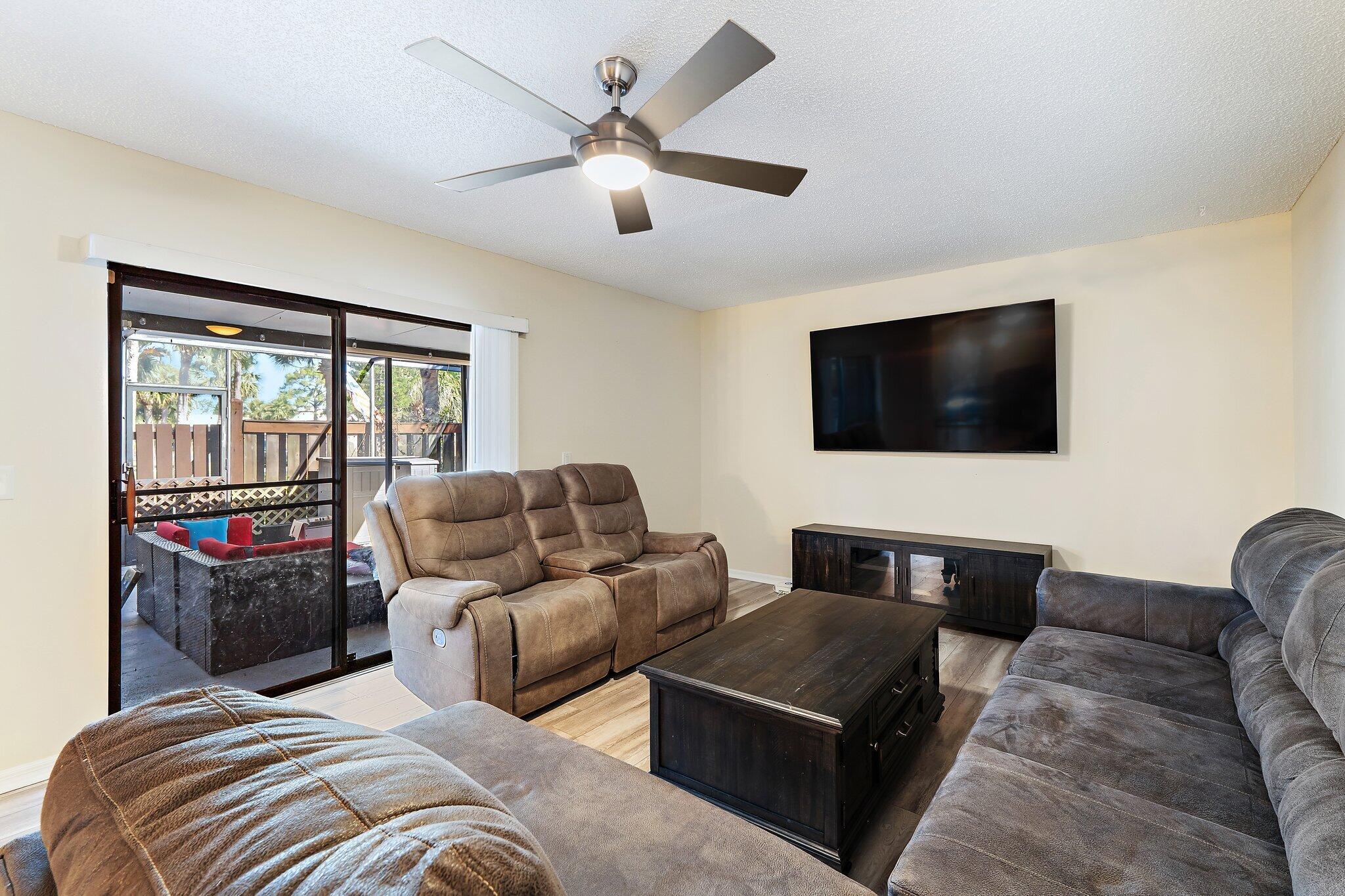 402 SE Castle Court B, Port St Lucie, FL, 34953/$252,000 1 402 SE Castle Court B
