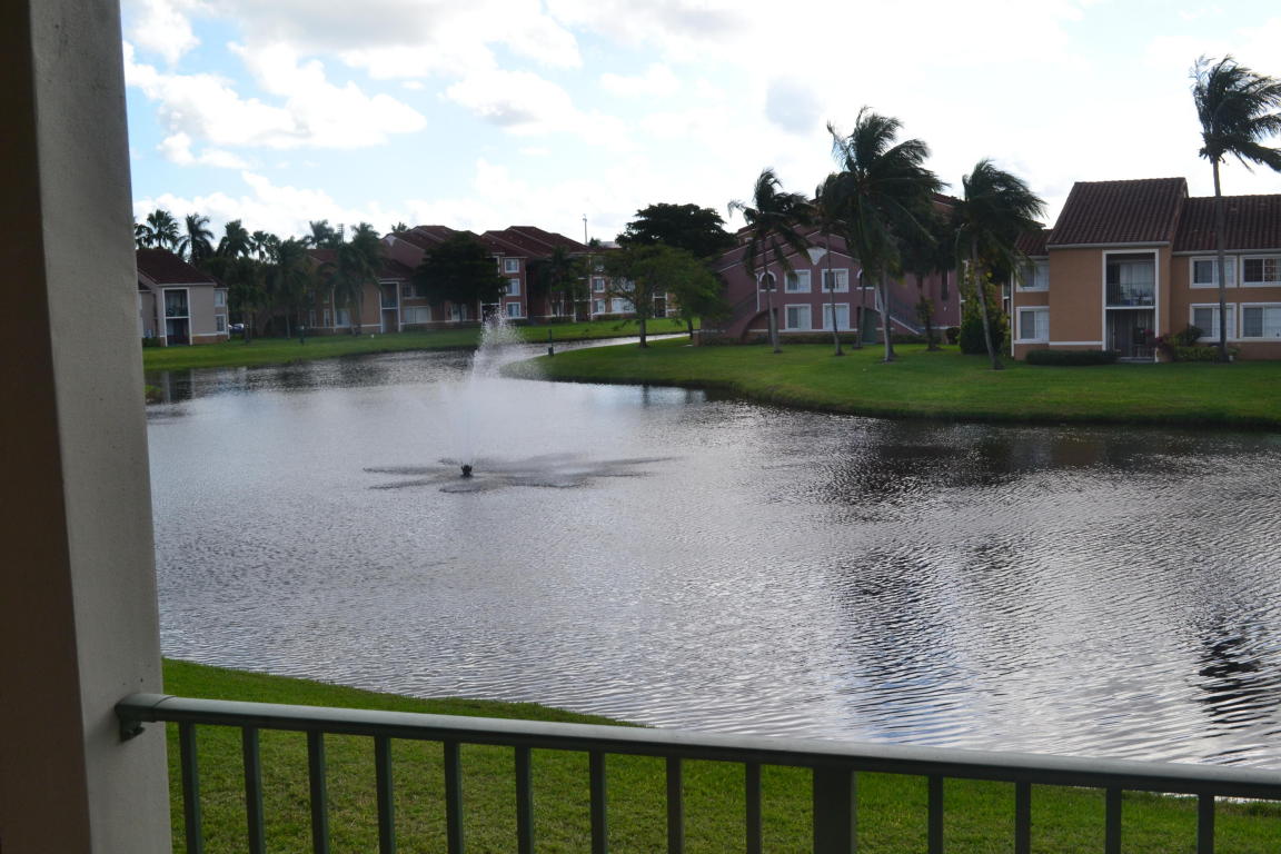 Nicely updated 3-Bedroom 2-Bathroom condo with direct lake view. Modern brand new kitchen with granite countertops, stainless steel appliances and brand new AC. St Andrews is a gated community with wonderful amenities right across the street from ''A'' rated Park Vista High School. Convenient location with easy drive to the highways, restaurants and the beach.