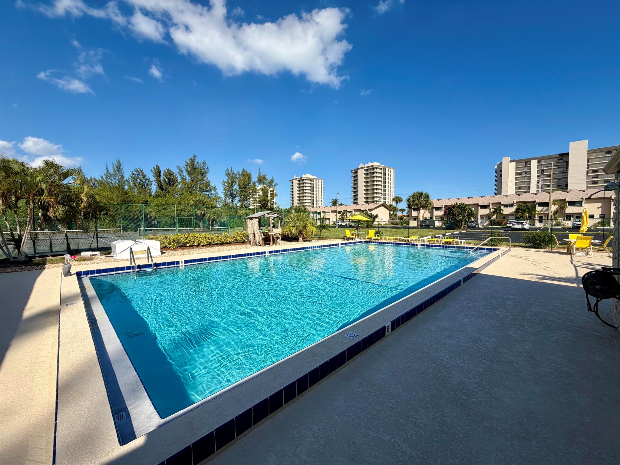 OCEAN HARBOUR VILLAS COND - Residential