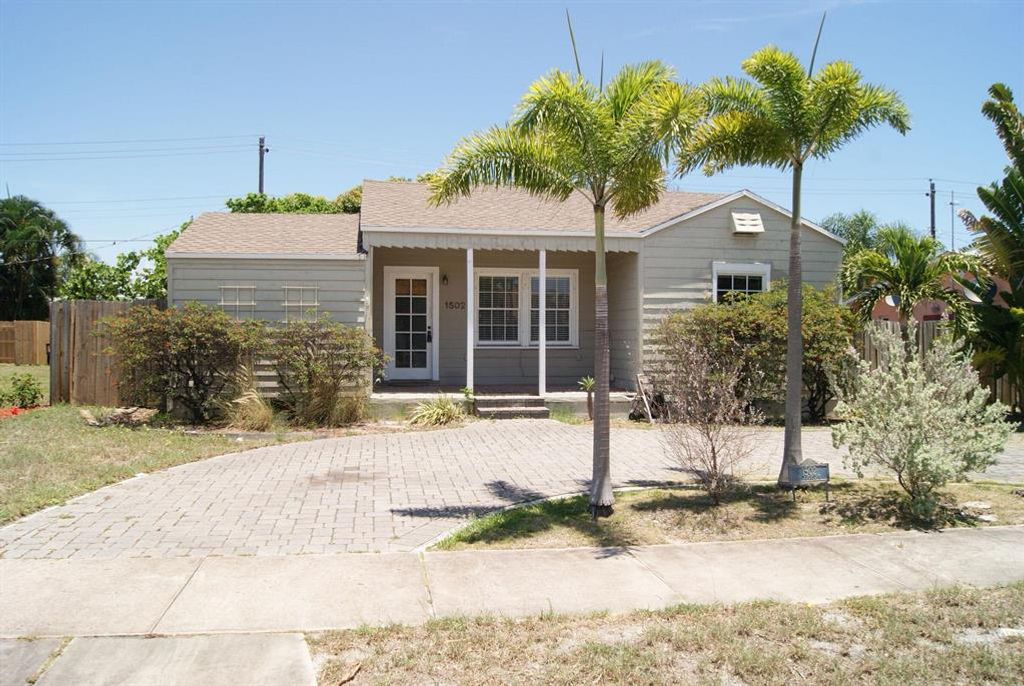 Photo of 1502 13th Avenue N, Lake Worth Beach, FL 33460 (MLS # R10720042)