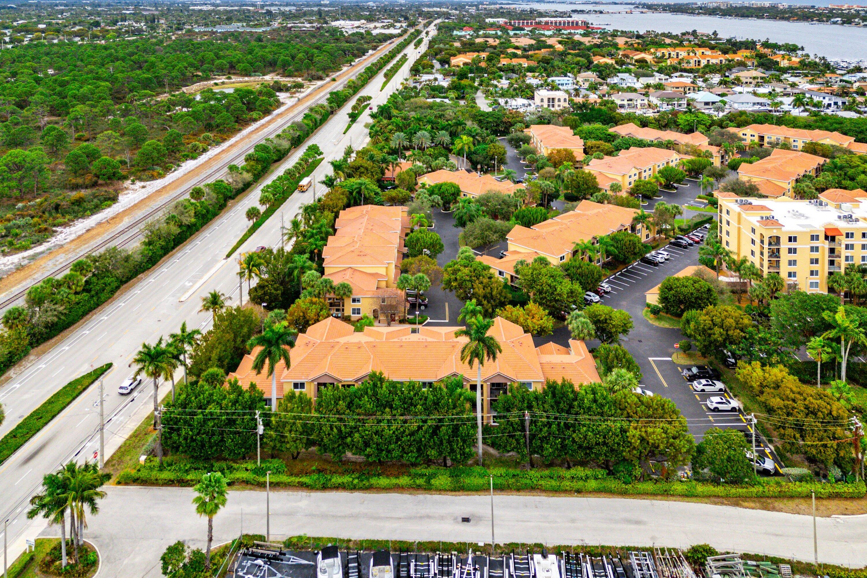 HYPOLUXOS MARINERS CAY CONDO - Residential