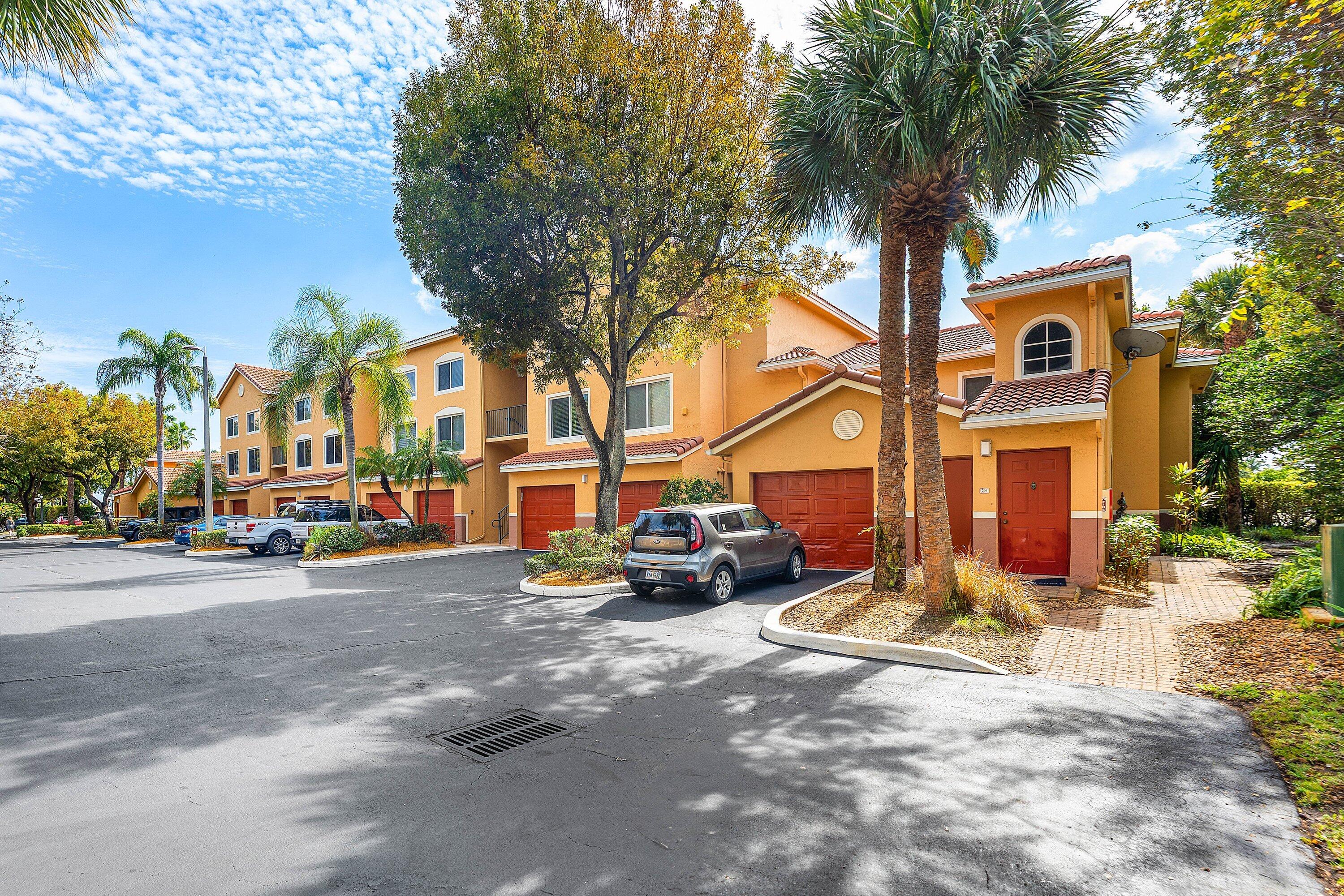 HYPOLUXOS MARINERS CAY CONDO - Residential