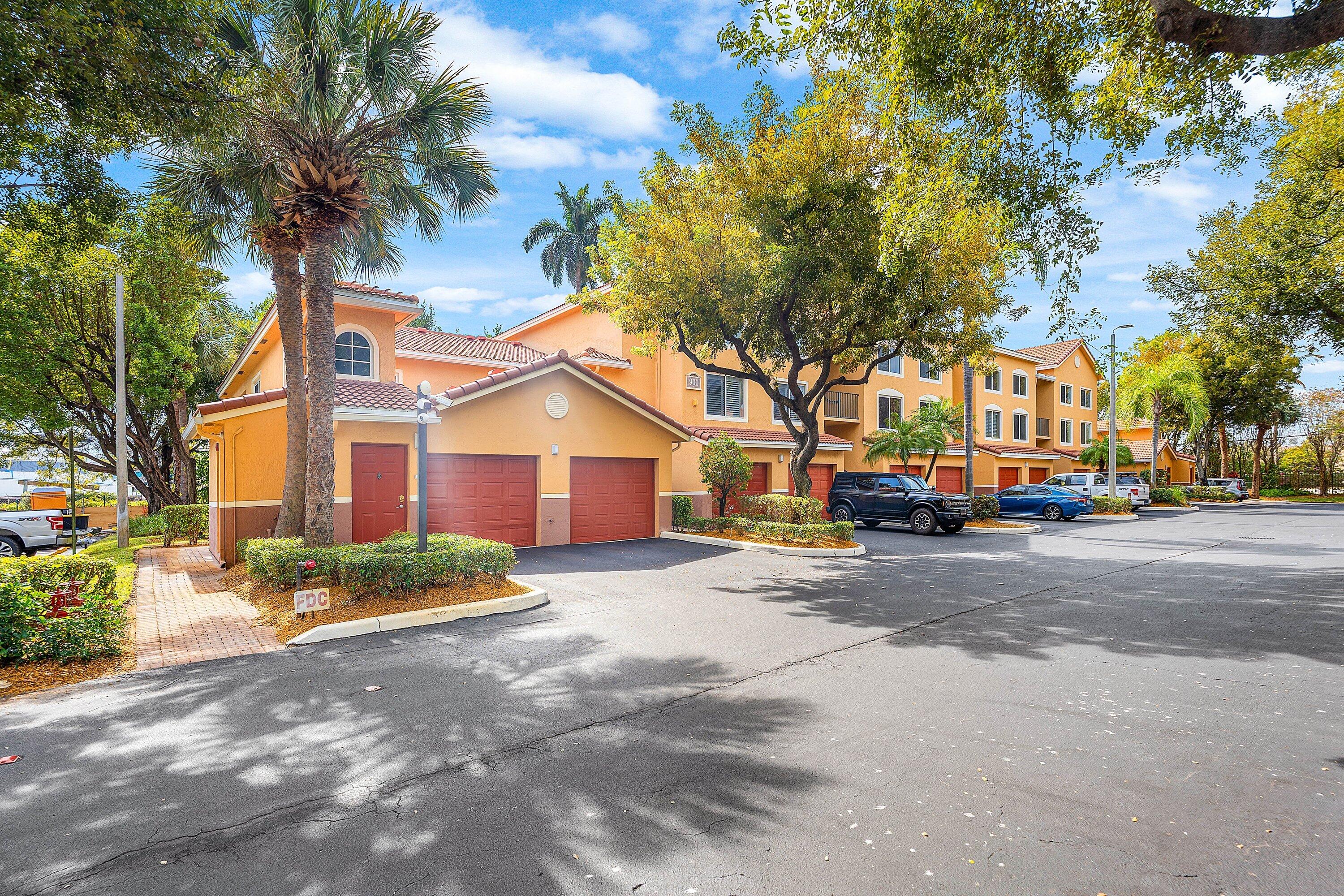 HYPOLUXOS MARINERS CAY CONDO - Residential