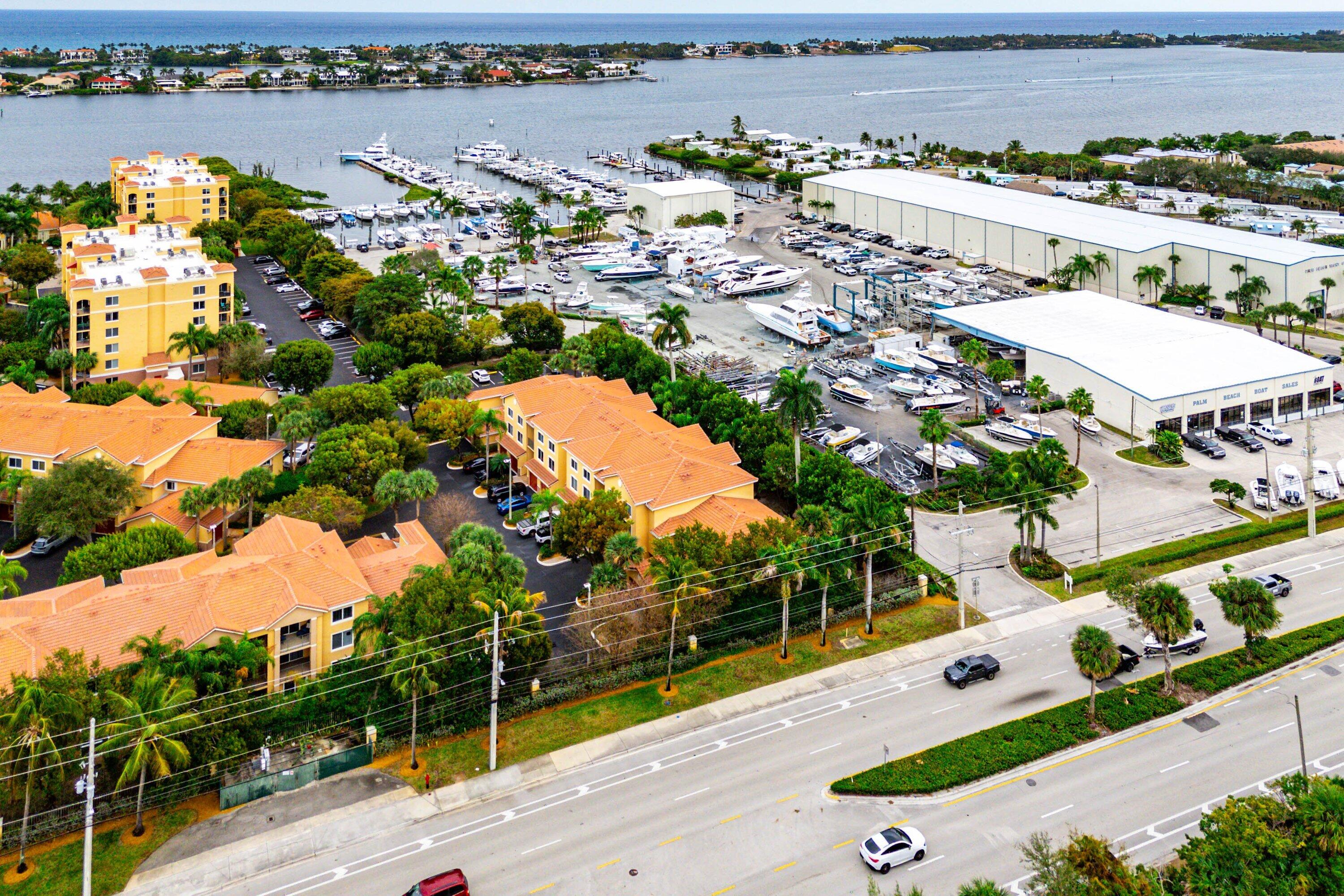 HYPOLUXOS MARINERS CAY CONDO - Residential