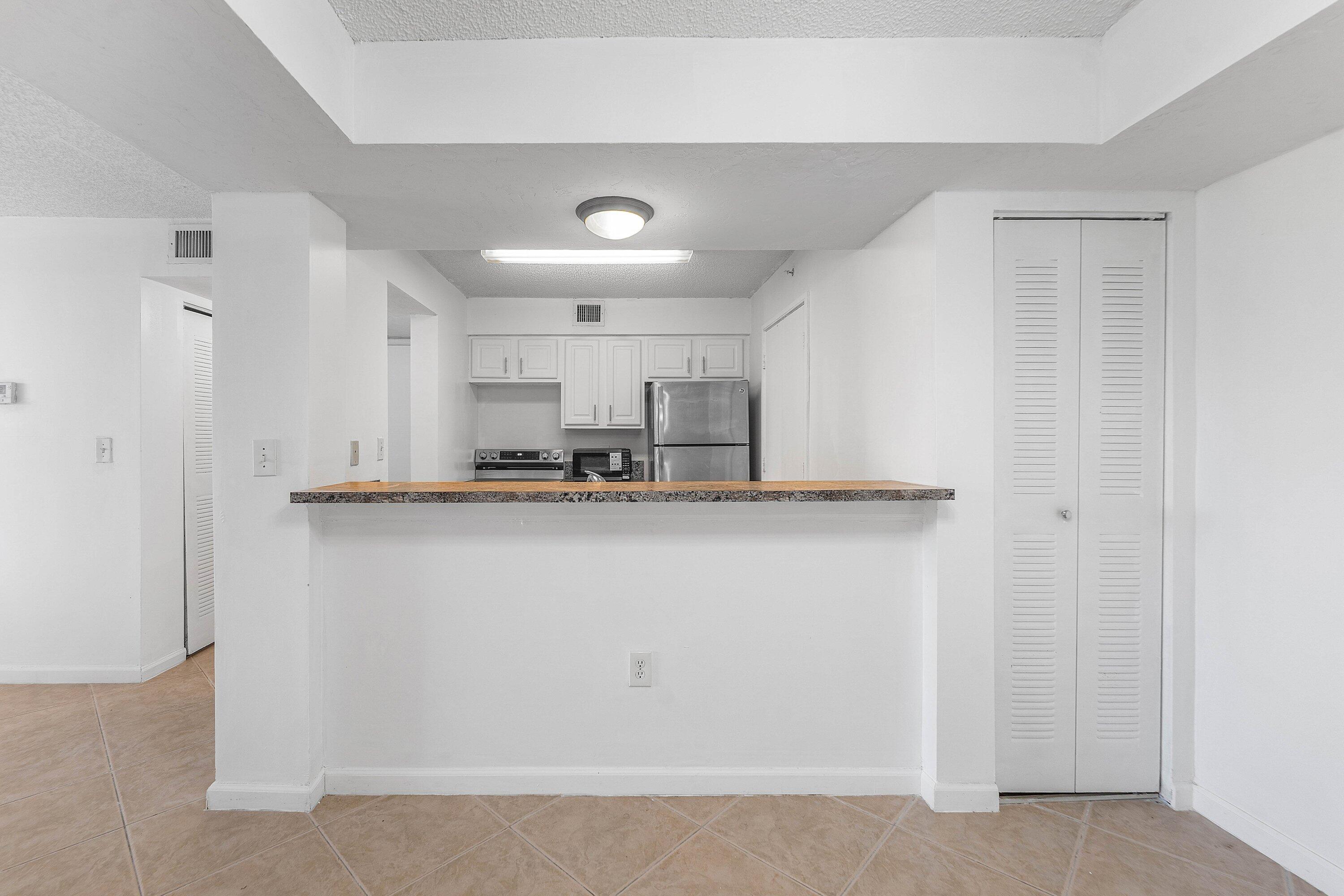 HYPOLUXOS MARINERS CAY CONDO - Residential