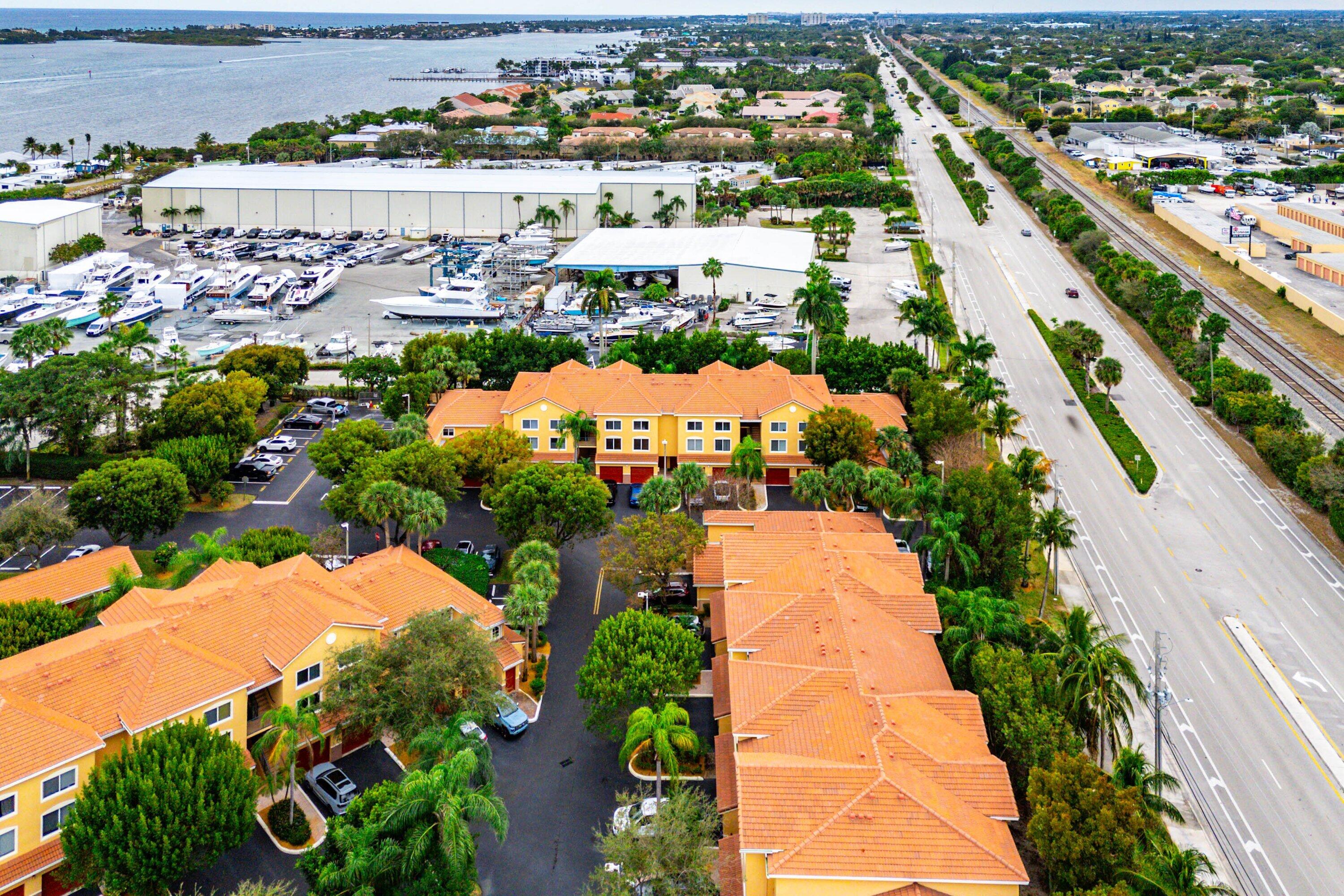 HYPOLUXOS MARINERS CAY CONDO - Residential