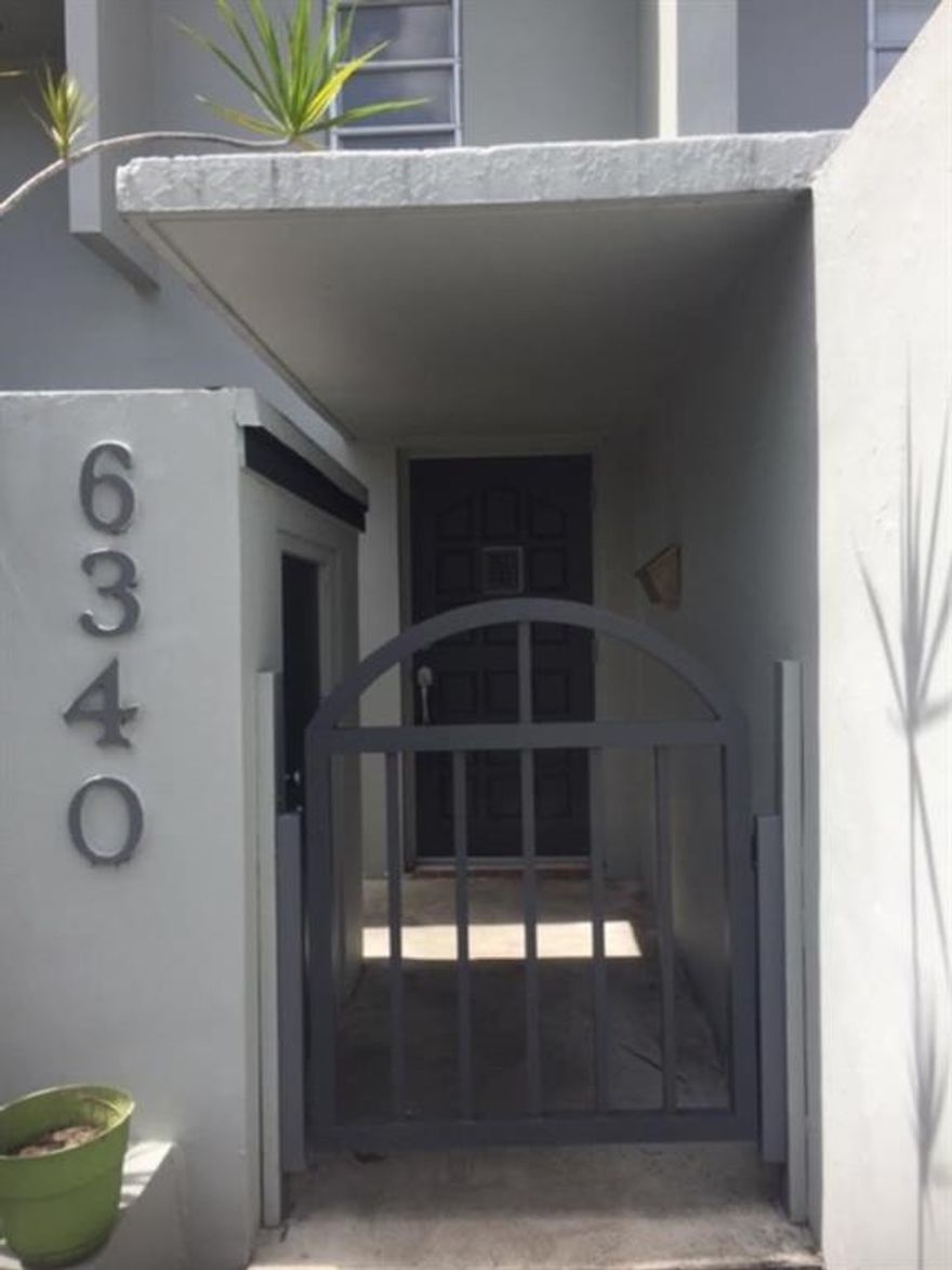 ADORABLE TOWNHOUSE WITH A NICE WATER VIEW. TOTALLY REMODELED. NEW KITCHEN AND APPLIANCES. LAMINATE FLOORING THROUGHOUT. FRESHLY PAINTED. REMODELED BATHROOMS. PLENTY OF PARKING SPACE. SCREENED BACKYARD. FRONT PORCH COMES WITH A GOOD SIZE SHED FOR STORAGE. EXCELLENT LOCATION. FAMILY ORIENTED AREA. NO ASSOCIATION APPROVAL NECESSARY. WASHER AND DRYER HOOKUPS. ADORABLE TOWNHOUSE WITH A NICE WATER VIEW. TOTALLY REMODELED. NEW KITCHEN AND APPLIANCES. LAMINATE FLOORING THROUGHOUT. FRESHLY PAINTED. REMODELED BATHROOMS. PLENTY OF PARKING SPACE. SCREENED BACKYARD. FRONT PORCH COMES WITH A GOOD SIZE SHED FOR STORAGE. EXCELLENT LOCATION. FAMILY ORIENTED AREA. NO ASSOCIATION APPROVAL NECESSARY.