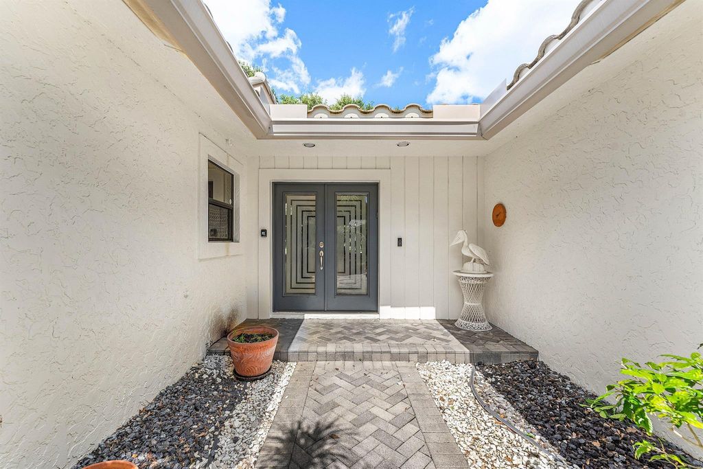Photo of 30 Hampshire Lane, Boynton Beach, FL 33436 (MLS # R11133065)