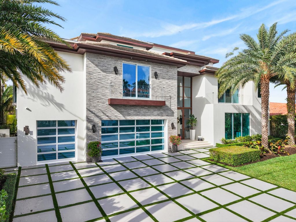 Photo of 14 N Isla Bahia Drive, Fort Lauderdale, FL 33316 (MLS # F10527556)