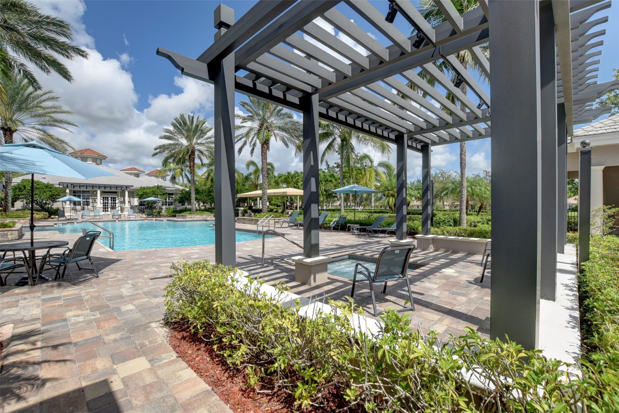 PARKLAND ISLES - Residential