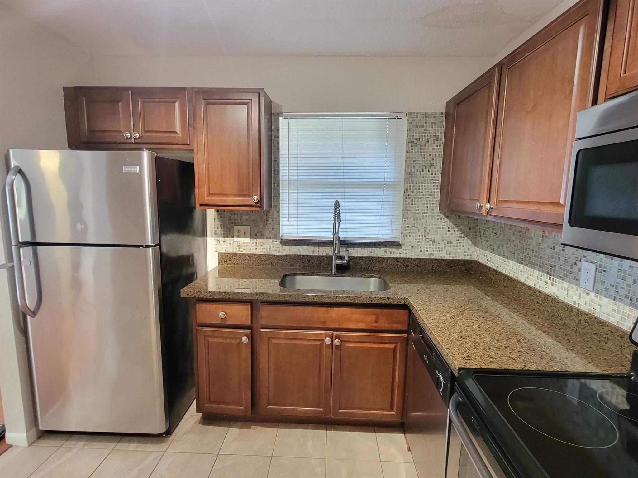 CENTERPOINTE - Residential Lease