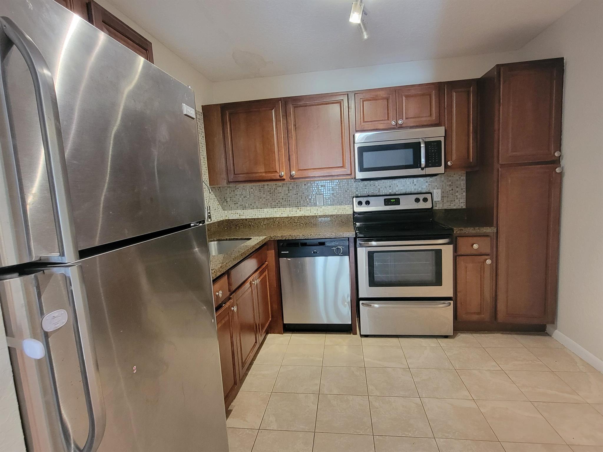 CENTERPOINTE - Residential Lease