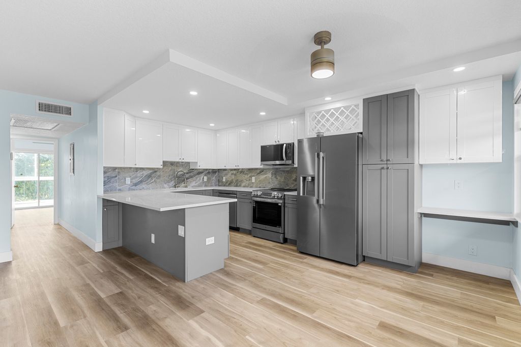 Photo of 3031 Ventnor H #3031, Deerfield Beach, FL 33442 (MLS # B26022539)