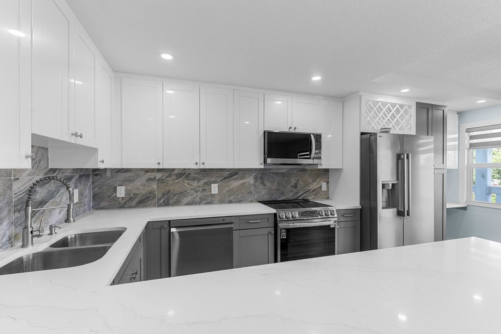 Photo of 3031 Ventnor H #3031, Deerfield Beach, FL 33442 (MLS # B26022539)