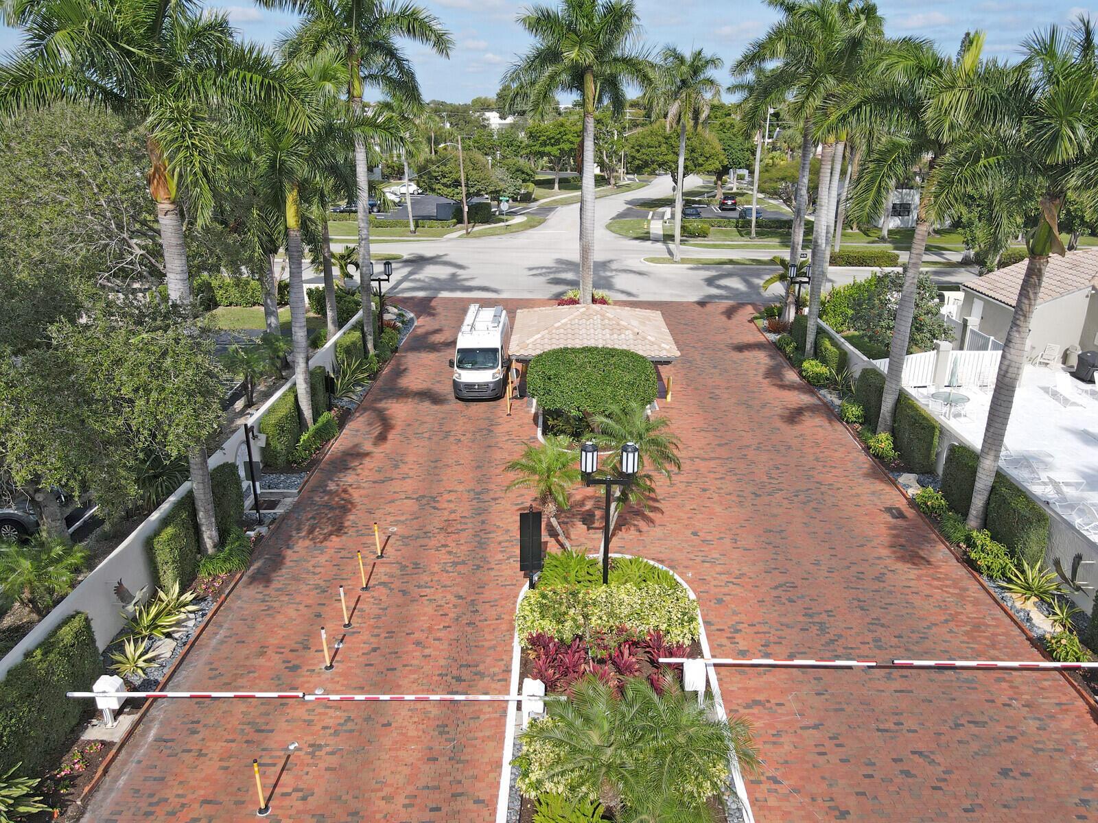 PELICAN POINTE CONDO - Residential