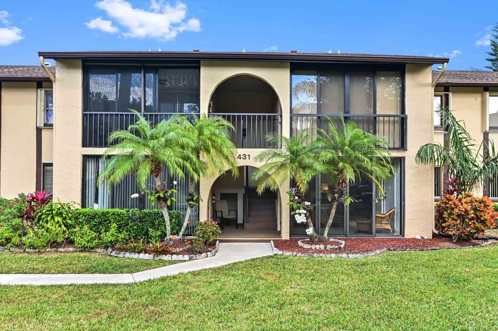 Photo of 431 Pine Glen Lane #B-1, Greenacres, FL 33463 (MLS # R10947534)