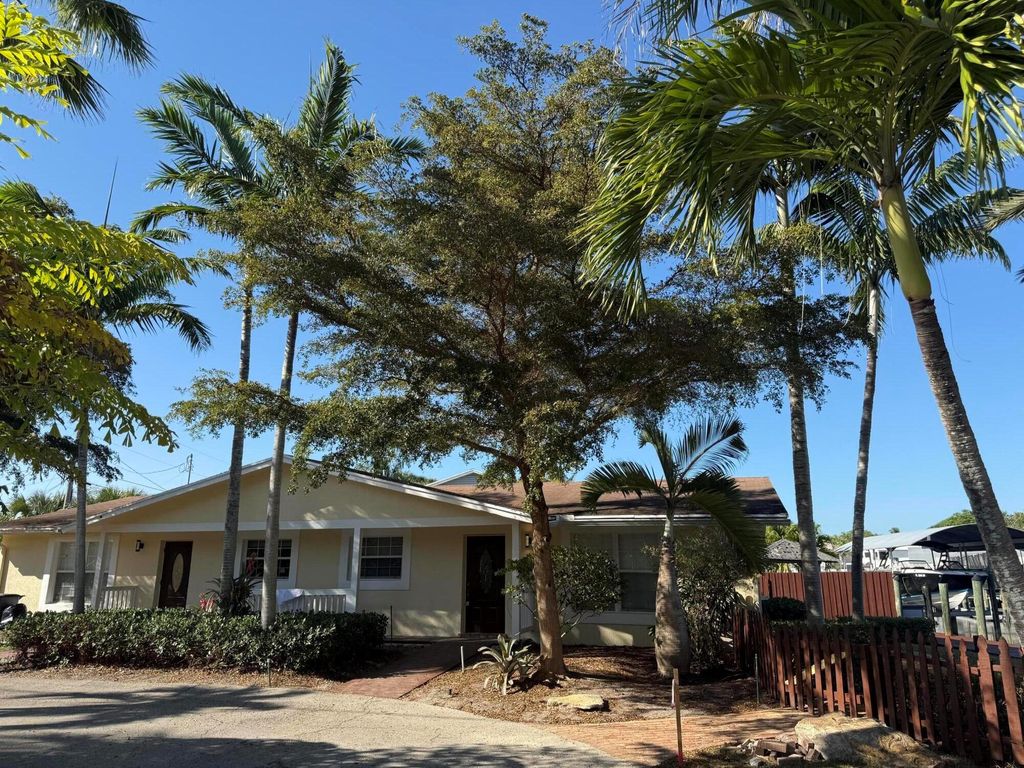 Photo of 2565 Old Donald Ross Road, Palm Beach Gardens, FL 33410 (MLS # R11071368)