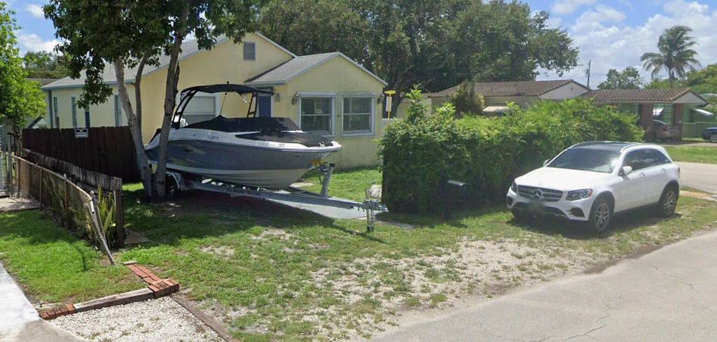 Photo of 2246 Wilson Street, Hollywood, FL 33020 (MLS # B26022404)
