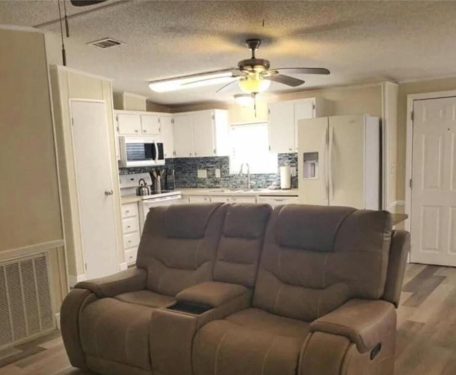 Pine Lakes Country Club - Residential Lease