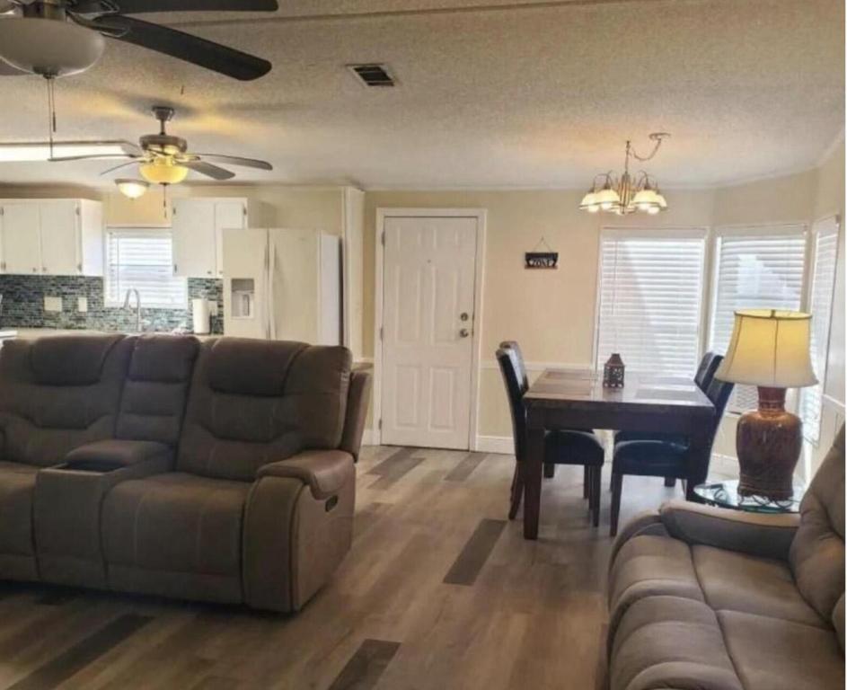 Pine Lakes Country Club - Residential Lease