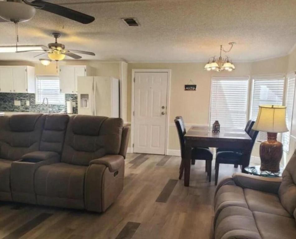 Pine Lakes Country Club - Residential Lease